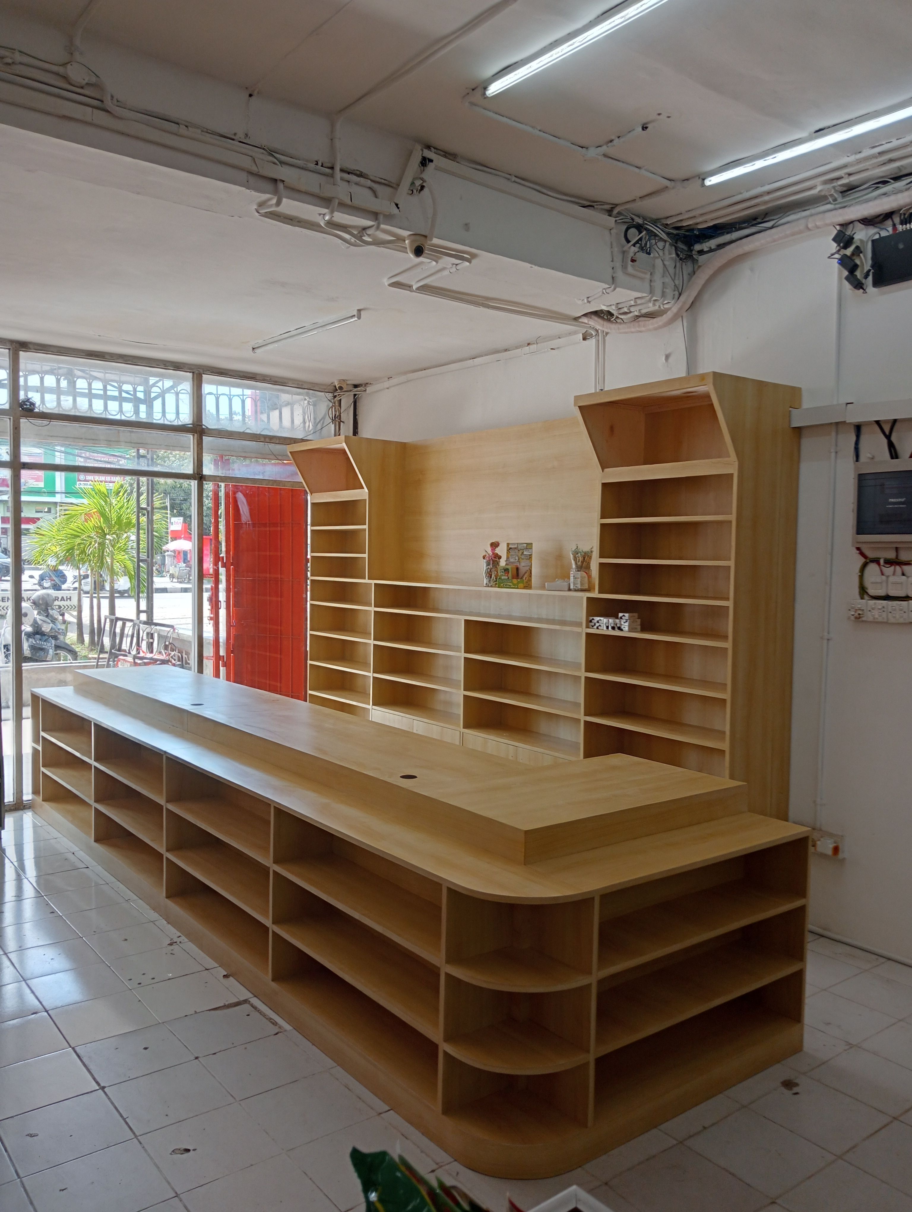 Meja & Lemari R8 Mart